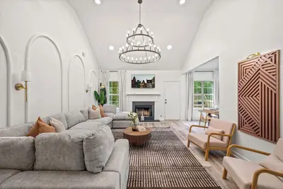 Image de 6bd/3ba Designer Oasis Sleeps 14 Atl Metro