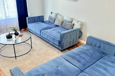 Image de Cozy Comfortable 3-bedroom with Parking, Sleeps up to 8.