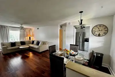 Image de Cozy Coastal Getaway / Short walk to Intracoastal / Pool Access.