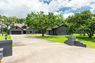 Image de Spacious river house for Family & Friends to gather and have a great time!