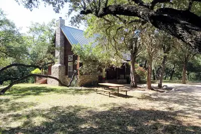 Image de Bella Vista on the Frio -Charming 3-bedroom cabin with WiFi, Ac in lovely Leakey