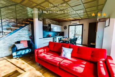 Image de Chalet 'Au Pied De L'arcluse' avec vue sur la montagne, Wi-Fi et climatisation