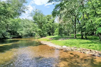 Image de Riverfront home 3bd room/2 Full bath Sleep 6-7 only 12 minutes from Ocoee River