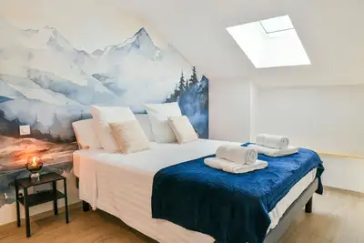 Image de Appartement 'Entre Cimes Et Vignes - Clim Wifi' avec vue sur les montagnes, Wi-Fi et climatisation