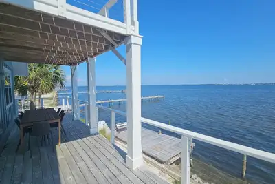 Image de Coastal Comfort ~ 4-bedroom house in fantastic Pensacola Beach