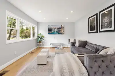 Image de Coastal Modern Retreat | Large Group Getaway on 2 Acres