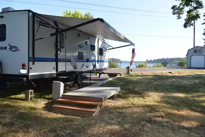 Image de Cabin on Blake Lake with Private Lake Access and Dock - Rv Hook Ups Included