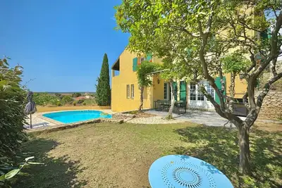 Image de Les Hauts de Bezouce, Vue, Piscine & Calme