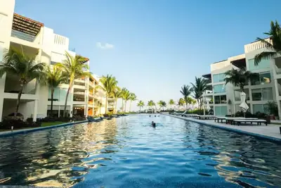 Image de ~The Elements ~Private Beach Club~ Pool ~Gym~