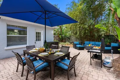Image de Bayshore Bungalow – Steps from Scenic Waterfront