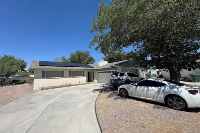 Image de Charming 2-bedroom house in Kingman with WiFi and Ac. Rent 2 rooms and save