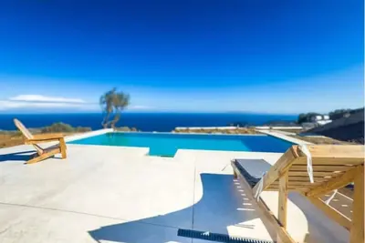 Modern and stylish with sea view