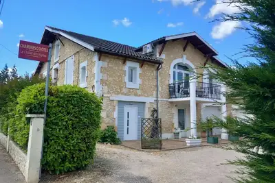 Image de Maison 3 chambres climatisées avec télévision et 3 salles de bain privatives