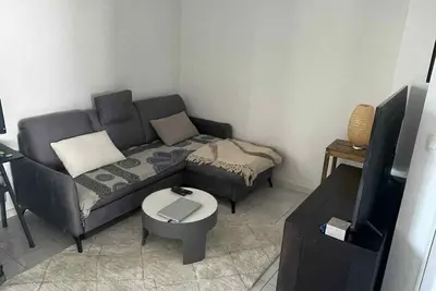 Image de T2 lumineux avec 2 balcons & cuisine équipée – Lyon 8, proche Monplaisir