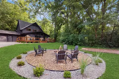 Image de Charming cabin with fully equipped kitchen, hot tub & fireplace