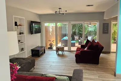 Image de Tropical 3-bedroom estate with WiFi, Ac in gorgeous Miami Gardens