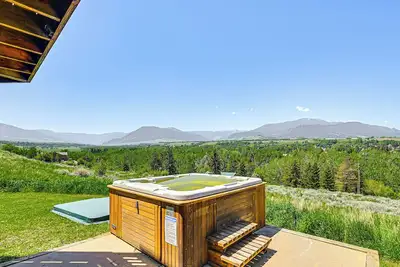 Image de 1 Mi to Dtwn Red Lodge: Mtn-View Cabin Getaway
