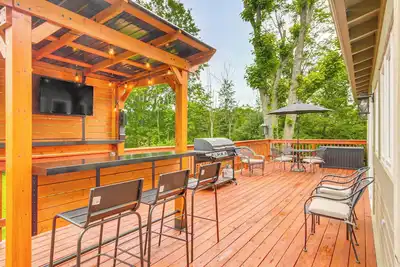 Image de < 1 Mi to Raystown Lake: Family-Friendly Cottage!
