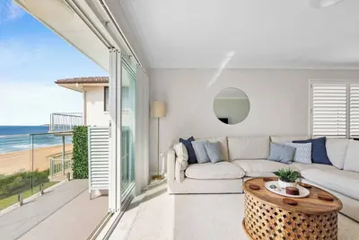 Image de Beachfront Bliss Where Sea Breeze Meets Style