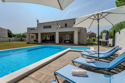 Image de Superbe maison Ă Brtonigla avec sauna
