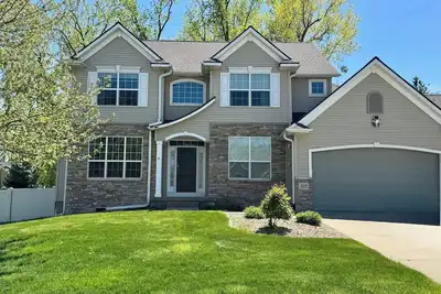 Image de Beautiful & Spacious 6-bedroom house with Entertainment