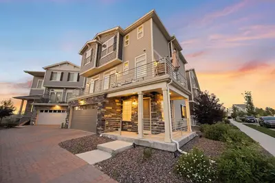 Image de Spacious Retreat: w/ Pools, Game Room, Scenic Walking Trails, Fitness center