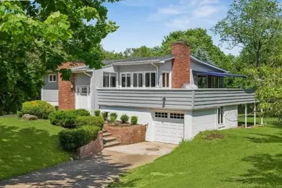 Image de Beach House by Wades Beach