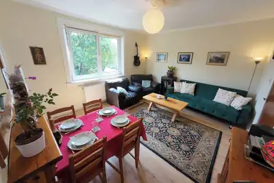 Image de 2 bedroom flat in peaceful location near the sea, a short trip from city centre
