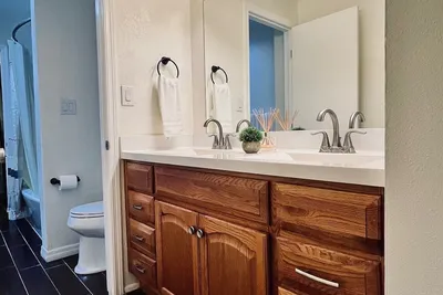 Waterfront l Dog Friendly l 3tvs l Park Access