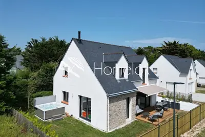 Image de Jacuzzi privé & plage à pied – Maison neuve