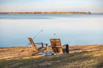 Image de Modern Lakehouse for 6, Pet+Ev, Walk to the lake!