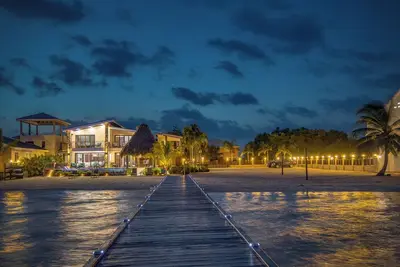 Image de Ultimate Luxury and Top Amenities in This Exquisite 4-Bed/4 and 1/2-Bath Villa