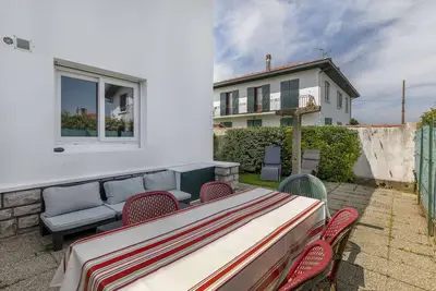 Image de Besselere au rez de chaussée d'une maison proche tout commerces