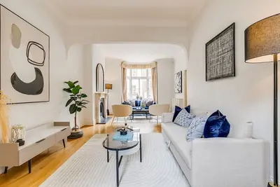 Image de Belgravia - Charming & Spacious 4 Bed Home for 9