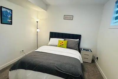 Image de Cozy One Bedroom Basement Suite - Fully Private.
