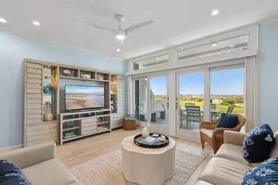 Image de Paradise Point: New, luxury, fully remodeled oceanfront townhome!