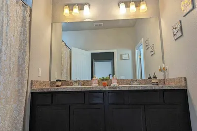 Image de Charming 1-bedroom apartment with WiFi, Ac in welcoming Poinciana