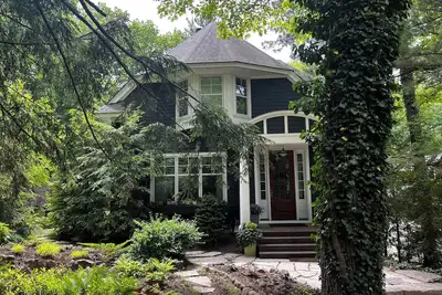 Image de Rarely offered luxury home in Grand Bend exclusive gated community.