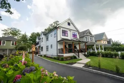 Image de Luxurious 2-bedroom townhome with WiFi, Ac in brilliant east side of Asbury Park