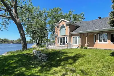 Image de Luxury Riverside Villa with Magnificent RiverViews
