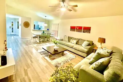 Image de Beach & Comfort | 3br/2ba, 10 min to the Ocean