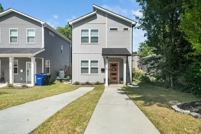 Image de Charming 3br / 2. 5 bath House - 5mins from Downtown - 10mins from Duke U & hosp.