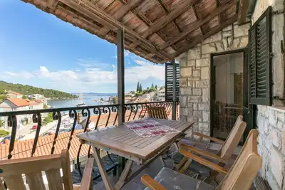 Image de Appartement de deux chambres avec la terrasse et la vue sur le mer Stomorska, Solta (A-20039-b)