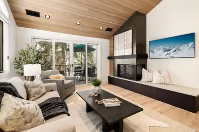 Image de Lions Ridge Condo on Vail Bus Line. Great Views!