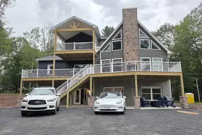 Image de Lakeview Luxe & Leisure- New, 9 Br villa, Sleep 30