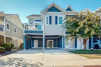 Image de Coastal-modern Townhouse  with private Hot tub, shared pool & Resort Amenities