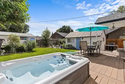 Image de Dog-Friendly-Blue Door Breeze in Midtown Coeur d'Alene near Shops and Restaurants!