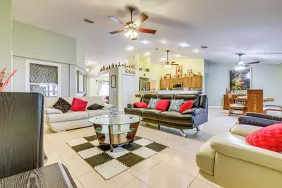 Image de Screened Patio & Hot Tub: Port St Lucie Home!