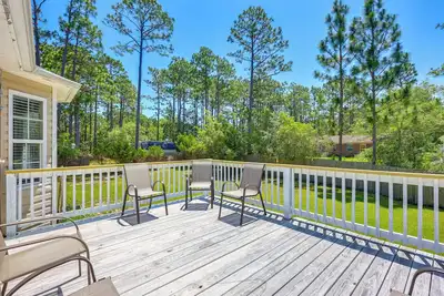 Image de 12 Mi to Beaches: Dog-Friendly Southport Getaway
