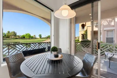 Image de Luxury Townhome in Chandler-Stunning Views of Lake/Golf Course Large 3br 2. 5ba